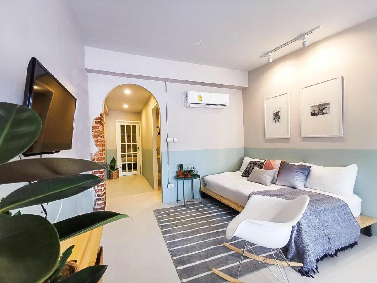 Snoozy Guesthouse Phuket Exteriör bild