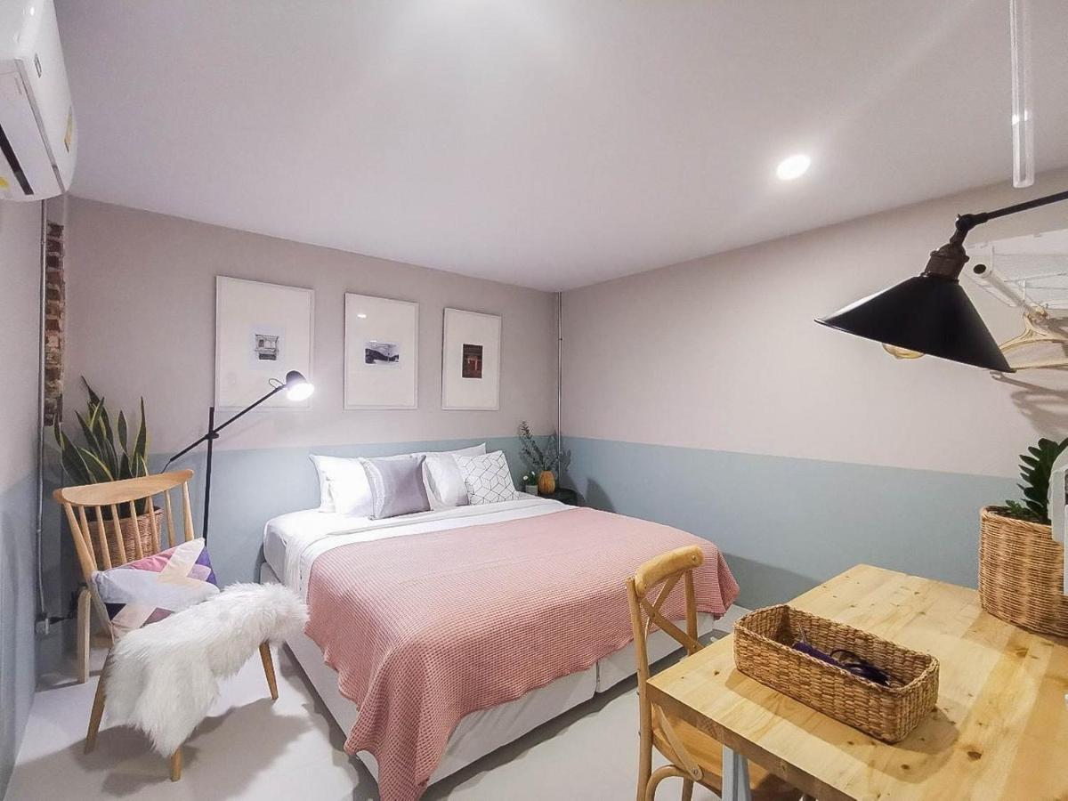 Snoozy Guesthouse Phuket Exteriör bild