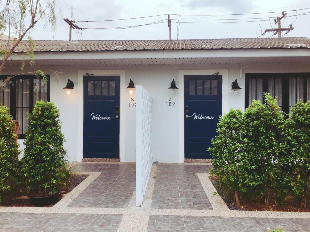 Snoozy Guesthouse Phuket Exteriör bild