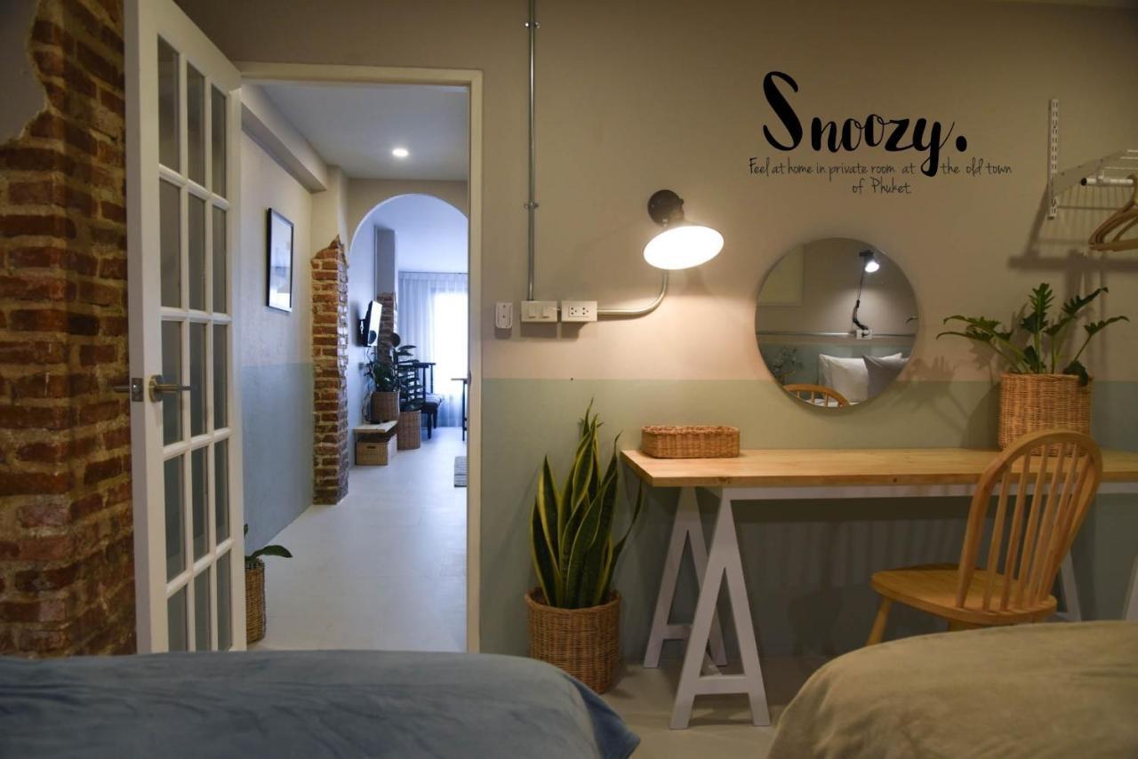 Snoozy Guesthouse Phuket Exteriör bild