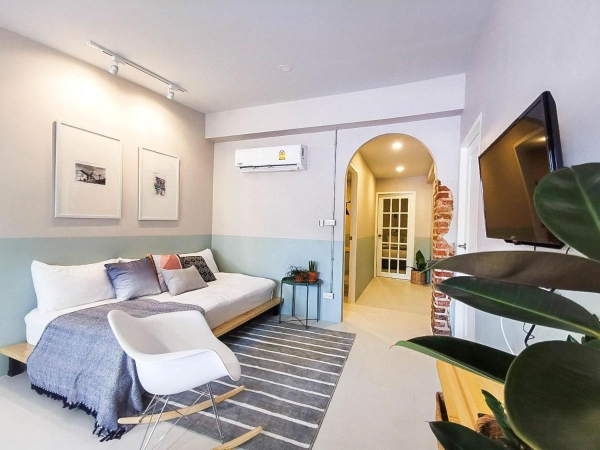 Snoozy Guesthouse Phuket Exteriör bild