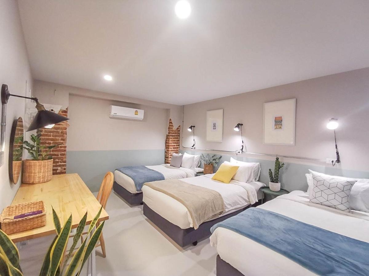 Snoozy Guesthouse Phuket Exteriör bild