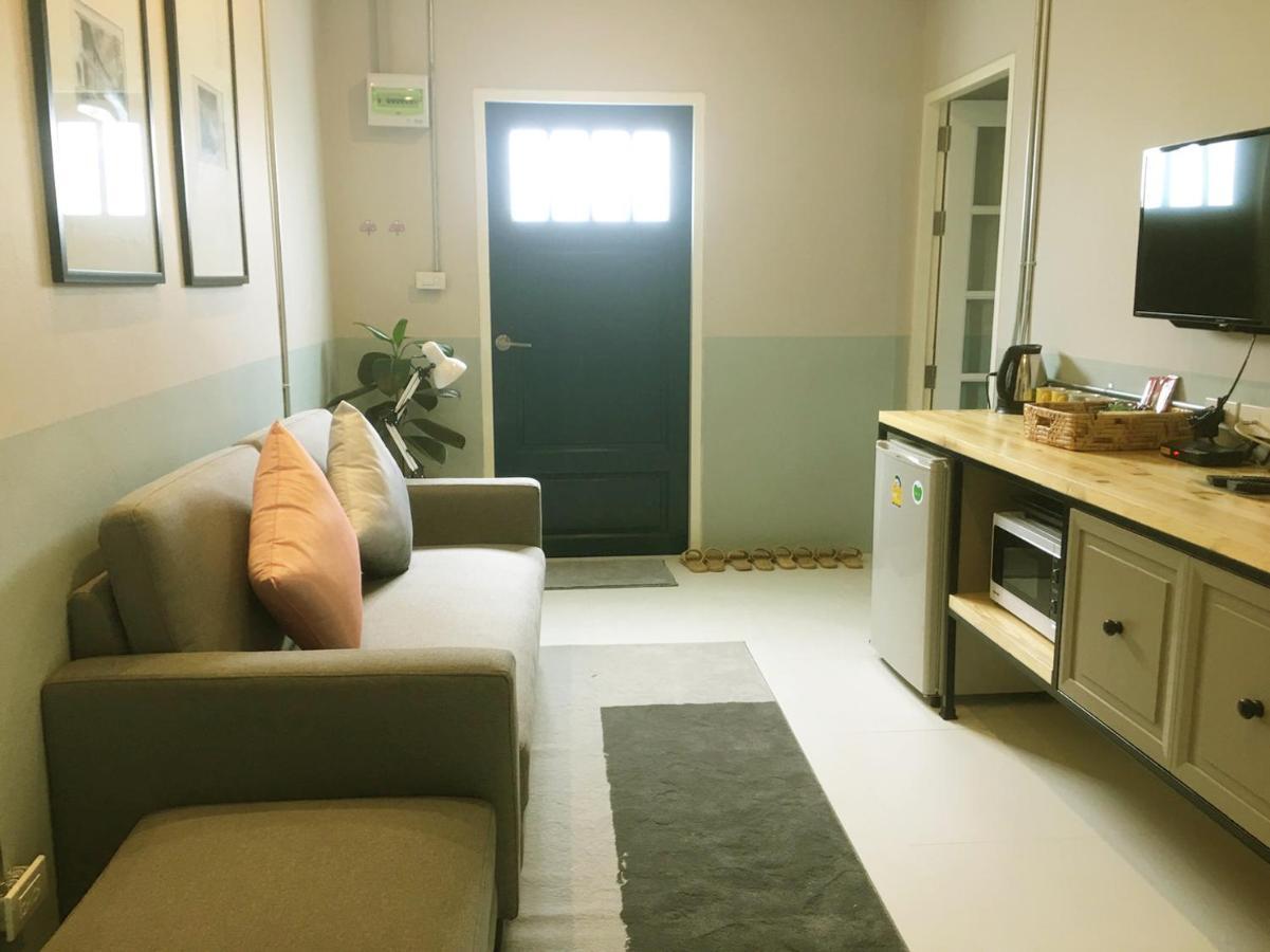 Snoozy Guesthouse Phuket Rum bild