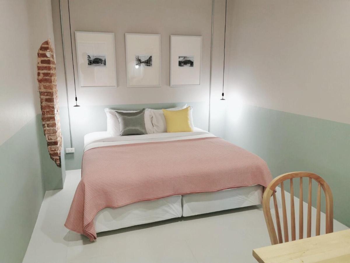 Snoozy Guesthouse Phuket Exteriör bild