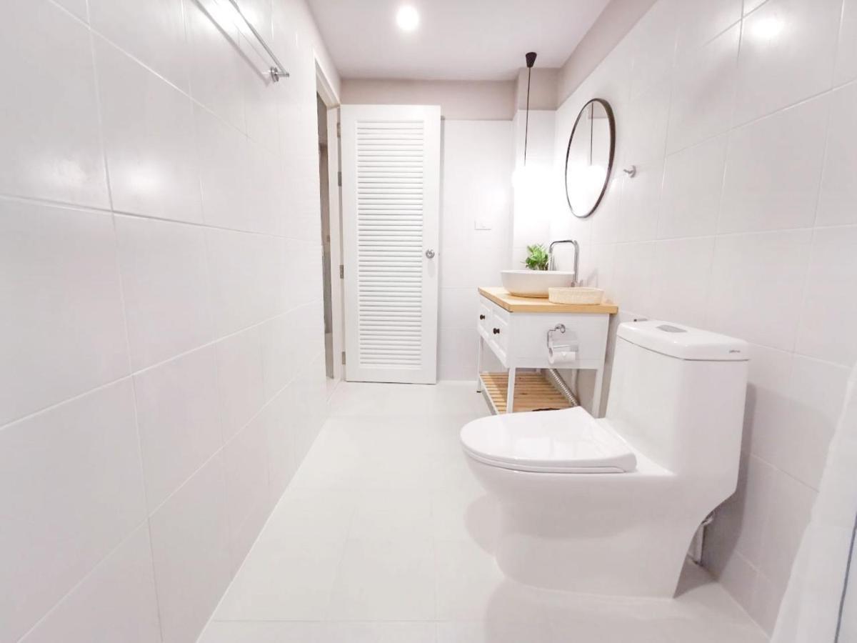 Snoozy Guesthouse Phuket Exteriör bild