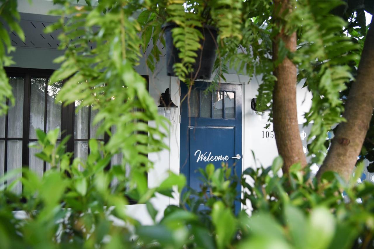 Snoozy Guesthouse Phuket Exteriör bild