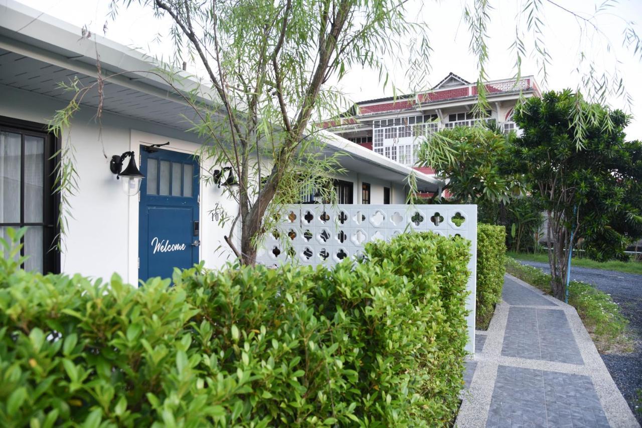 Snoozy Guesthouse Phuket Exteriör bild